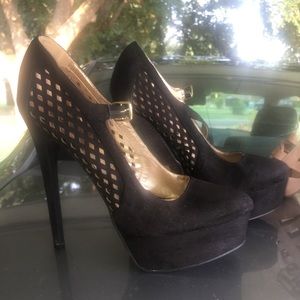 SALE!! Beautiful black high heels
